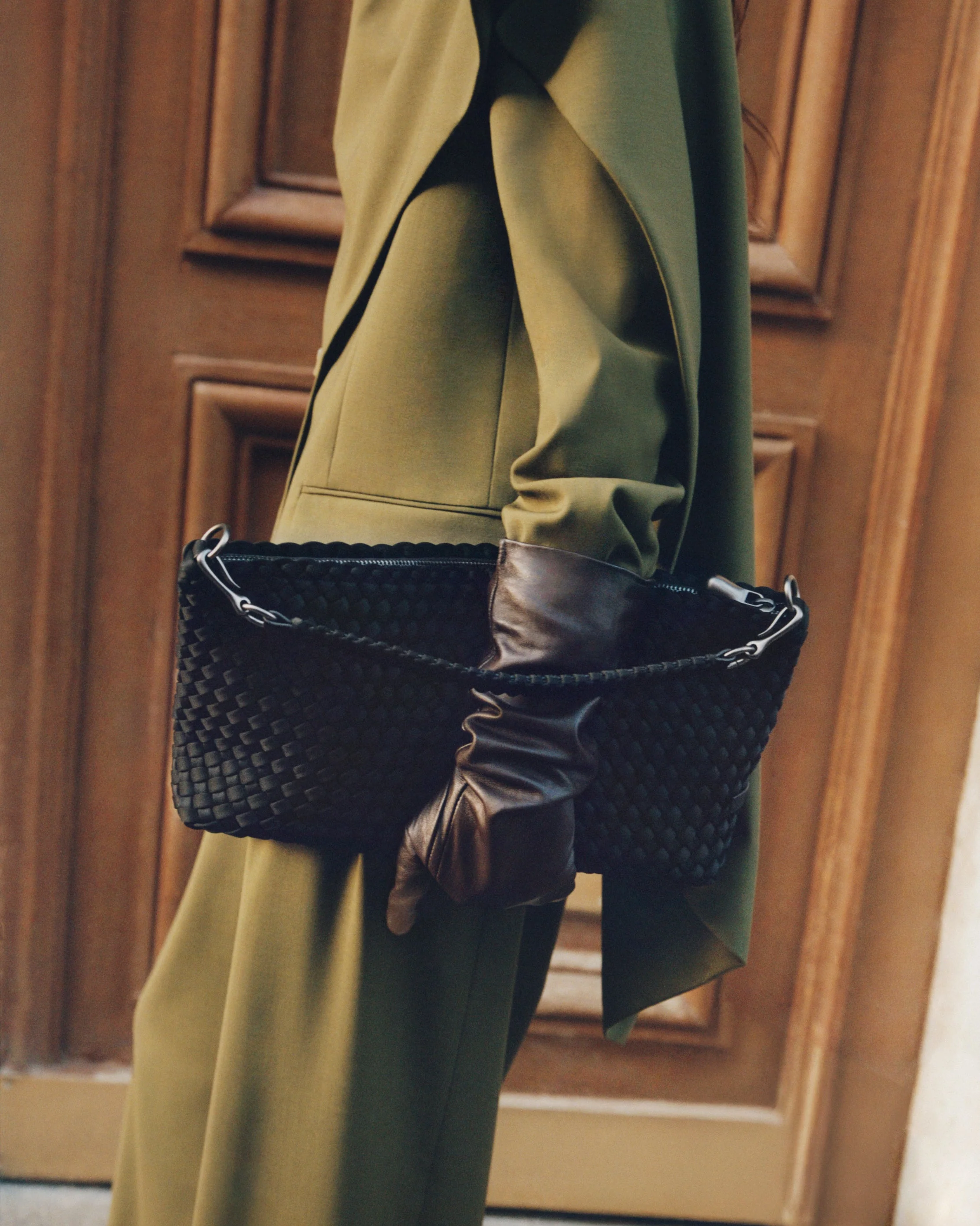 Porto Small Half-Moon Bag | Onyx - Image 4